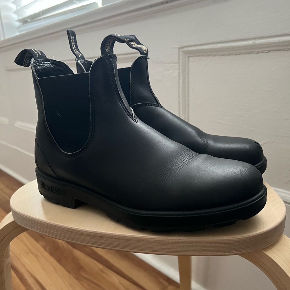 Blundstone Black Leather Chelsea Boots - Size 7 (Women’s 9.5-10)